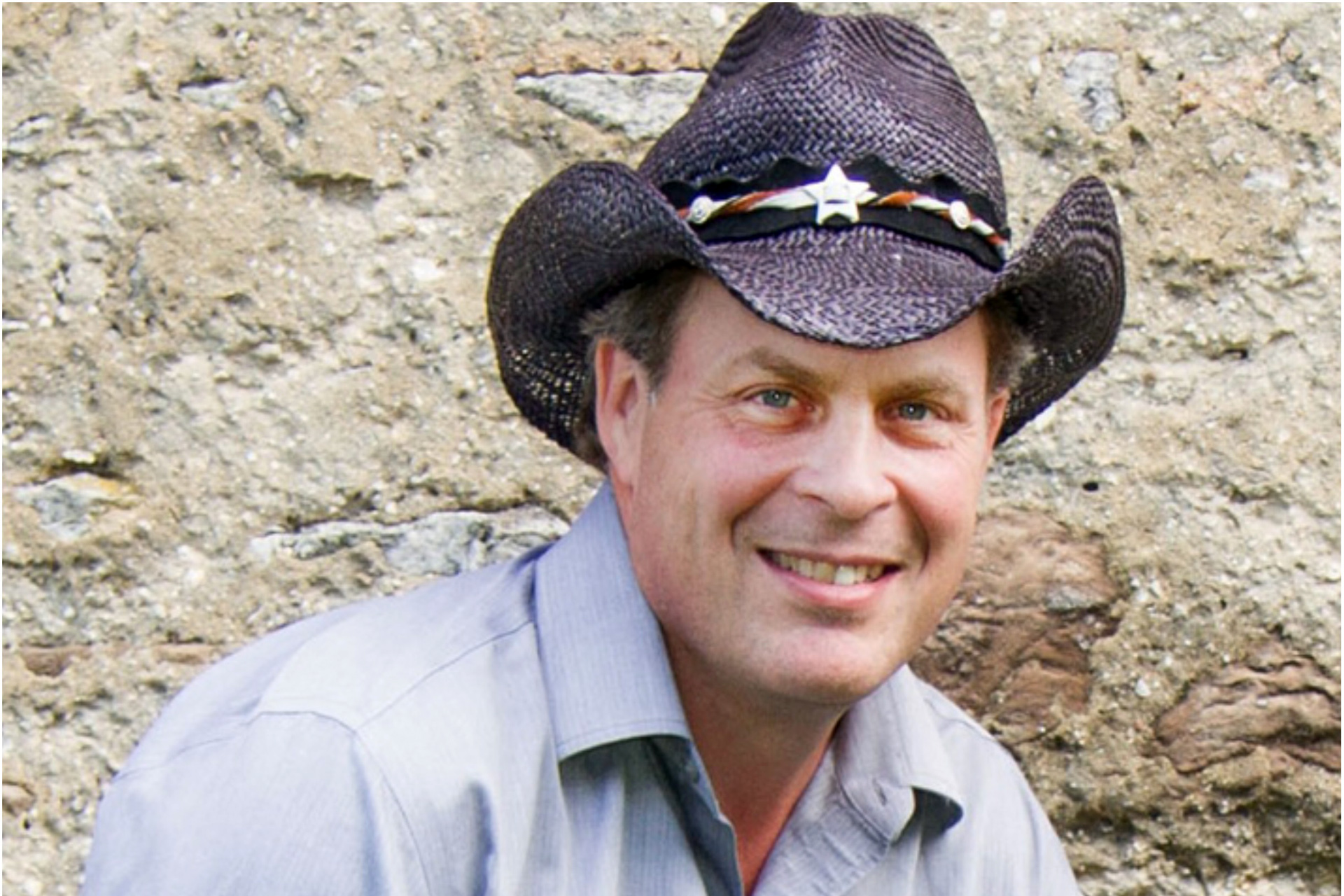 Jamie McMunn - Musical performer with guitar